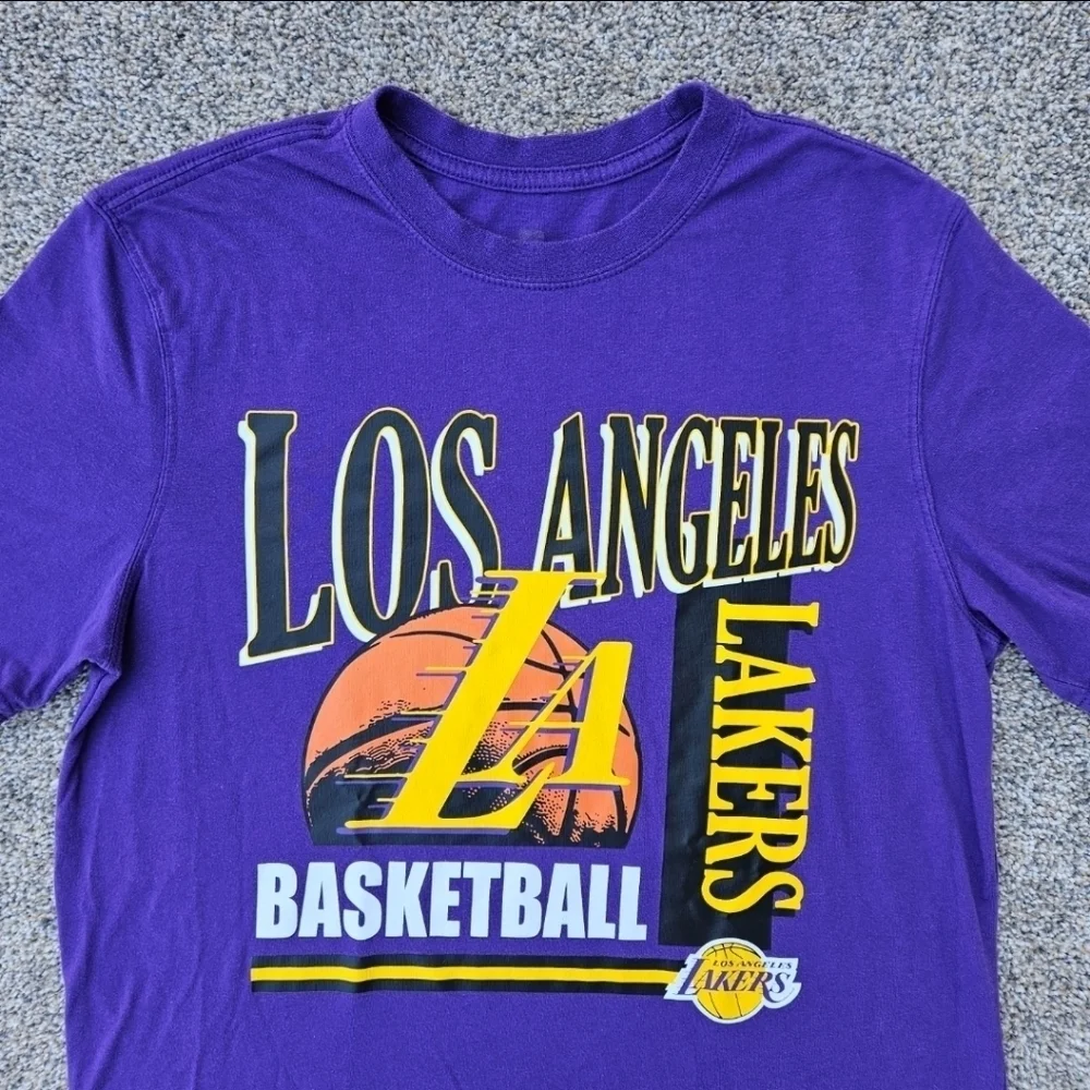 Vintage LA Lakers Los Angeles Spellout T Shirt NBA Basketball USA Unisex M